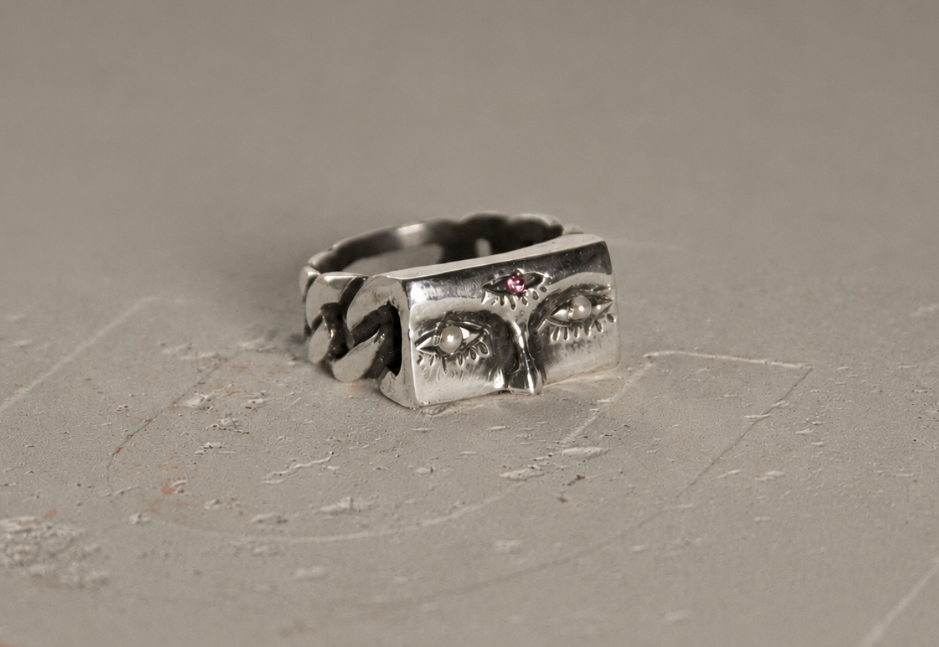 Argus Ring Pearly Eyes